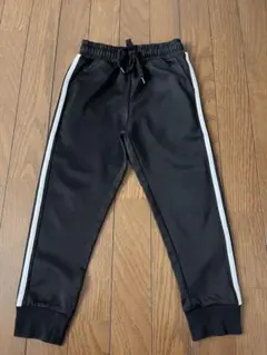 黒いジャージ120cm サイドストライプ