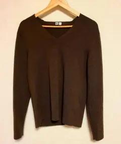 ユニクロU　ベージュ Vネックニット Mサイズ
