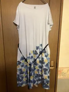 美品 グラニフ graniph Tシャツ ワンピース 花 草 水彩のサムネイル