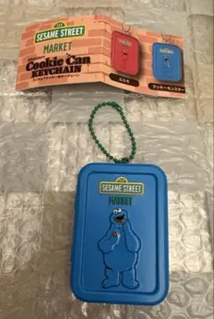 セサミストリートマーケット　限定　クッキーモンスター　クッキー缶チェーン