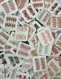 ネイルチップセット 多彩なデザイン　ランダム　16個 セット　ライブ配信