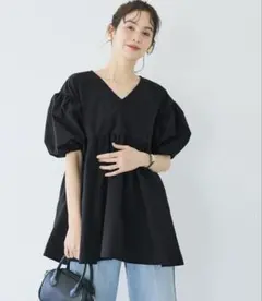 美品　coca パリフワVネックギャザーブラウス　ブラック　定価2490円のサムネイル