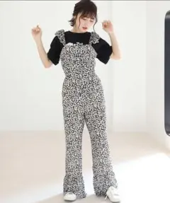 ナイスクラップ　花柄 フリル サロペット オールインワンのサムネイル