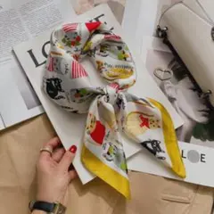 猫イラスト シルク風スカーフ キャット　ねこ　黄イエロー　約70cmx 70cm