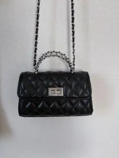 キルティングショルダーバッグ　ブラック