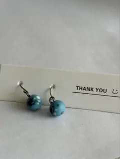 青色花模様フック式ピアス