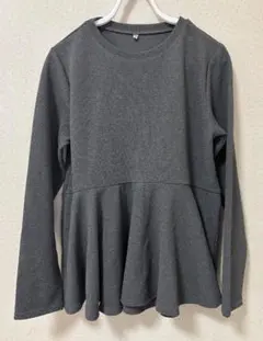 エンボス加工裾フレアトップス　グレー　Mサイズ
