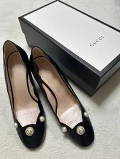 GUCCI ブラック パンプス パール装飾のサムネイル
