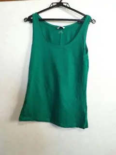 H&M グリーンタンクトップ