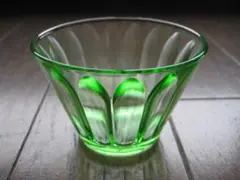 希少◆チェコ　ウランガラスヴィンテージネックレス◆Bijoux.M.G◆ワセリン チェコガラスのヴィンテージネックレス 白色のウランガラスと