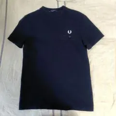 FRED PERRY ワンポイントロゴ刺繍 鹿の子ポケットTシャツ ネイビーのサムネイル