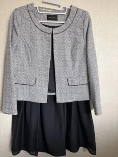 グレーと黒のジャケットとスカートセット　15AR