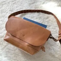 【大人気】MANO FECE 本革 一枚革 ショルダーバッグ ブラウン ヌメ革