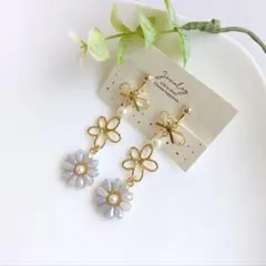 *水色お花とリボンチャームのイヤリング　ピアス＊ハンドメイド