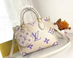 希少　モノグラム　ショルダーバッグ　ホワイト