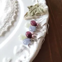 手作り雫ガラスのリーフピアス/イヤリング(銀色)くすみカラー ボルドー ワイン色