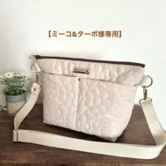 フラワー柄キルティング生地を使った30cmファスナーショルダーバッグ　アイボリー