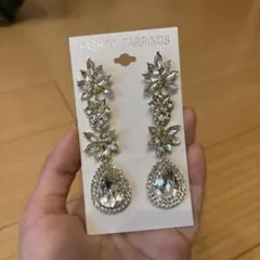 クリスタル装飾の大ぶりウェディングピアス