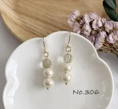 No.306コットンパールとチェコメロン の3連ピアス　キスカ