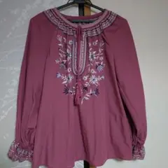 年末お値下げ！NATURAL　BEAUTY　BASIC　花柄刺繍 長袖ブラウス