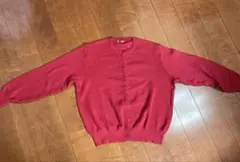 赤色ニットカーディガン