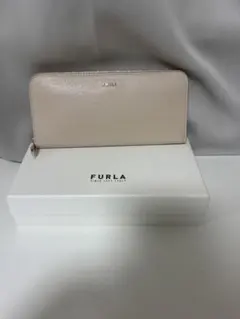 FURLA 長財布 ベージュ ラウンドファスナー　未使用品のサムネイル