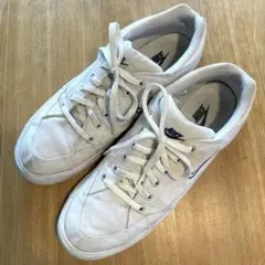 Nike ホワイト キャンパススニーカー