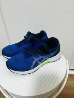 asics 青 軽量スニーカー