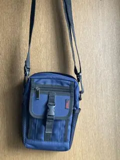 ショルダーバッグ フロントポケット付き