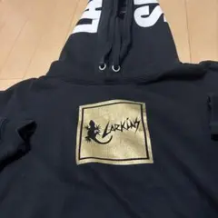 フード付きパーカー