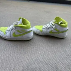 NIKE AIR JORDAN 1 ミッド スニーカー