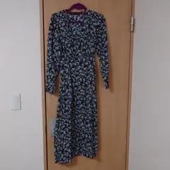 UNIQLOユニクロ 花柄ワンピース Sサイズ ブラック