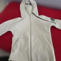 美品‎✦1枚で暖かい ·͜·adidas フーディ 140