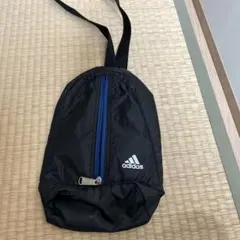 adidas ボディバッグ 黒