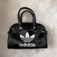 adidas エナメル ショルダーバッグ ブラック