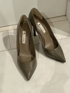 【極美品】DIANA ポインテッドトゥ パンプス エナメル グレージュ