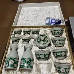 深川製磁の徳利と湯呑みセット 酒器 白牡丹 未使用品 箱入り - メルカリ