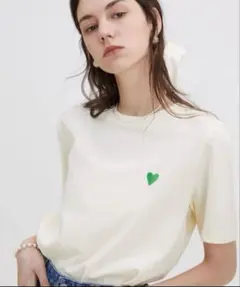 Fano Studios クリーム色 Tシャツ ハート刺繍のサムネイル