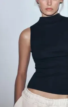 新品　ZARA ノースリーブ　ハイネック　タンクトップ　ブラック