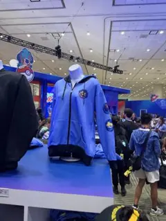 【ポケモンWCS2026】コスモッグ　ピカチュウ 青パーカー Adult M