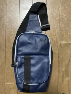 プーマ　斜め掛けショルダーバッグ