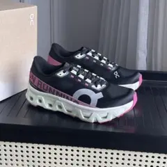 リーバイス ブラック ストレートジーンズ