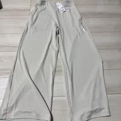 ☆新品☆UNIQLO クレープジャージーストレートパンツ　丈短め　ベージュ