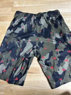 adidas アディダス　短パン　ショートパンツ　150