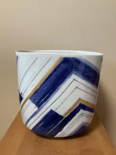 青と白のストライプ陶器花瓶　工芸品　インテリア　陶器　置物