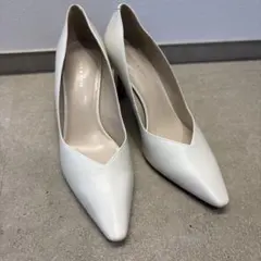 CHARLES &KEITH 白　9.5cmヒール　ブライダルシューズのサムネイル