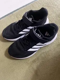 adidas 黒 白 スニーカー マジックテープ付き