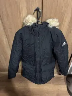 adidas ブラック ダウンジャケット ファー付き