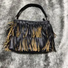 フリンジ付きブラックバッグ