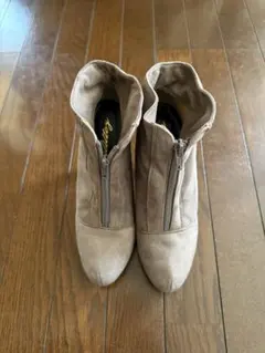ベージュ スエード風 ジッパー付きショートブーツ